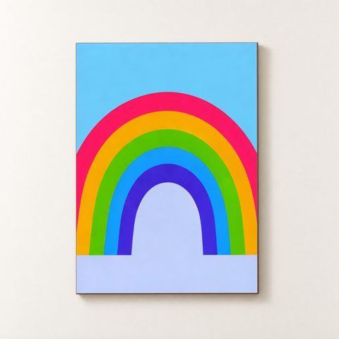 Vorderansicht des Holzposters mit zentralen, mehrfarbigen Regenbogenbögen