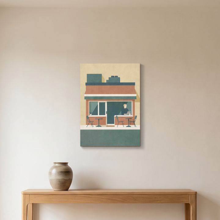 Holzposter hängt gerade an einer glatten Wand im Flur
