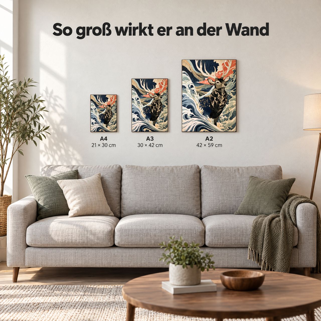 Holzposter Hirsch im Regenwind in A4, A3 und A2 an der Wand über dem Sofa: so groß wirkt er
