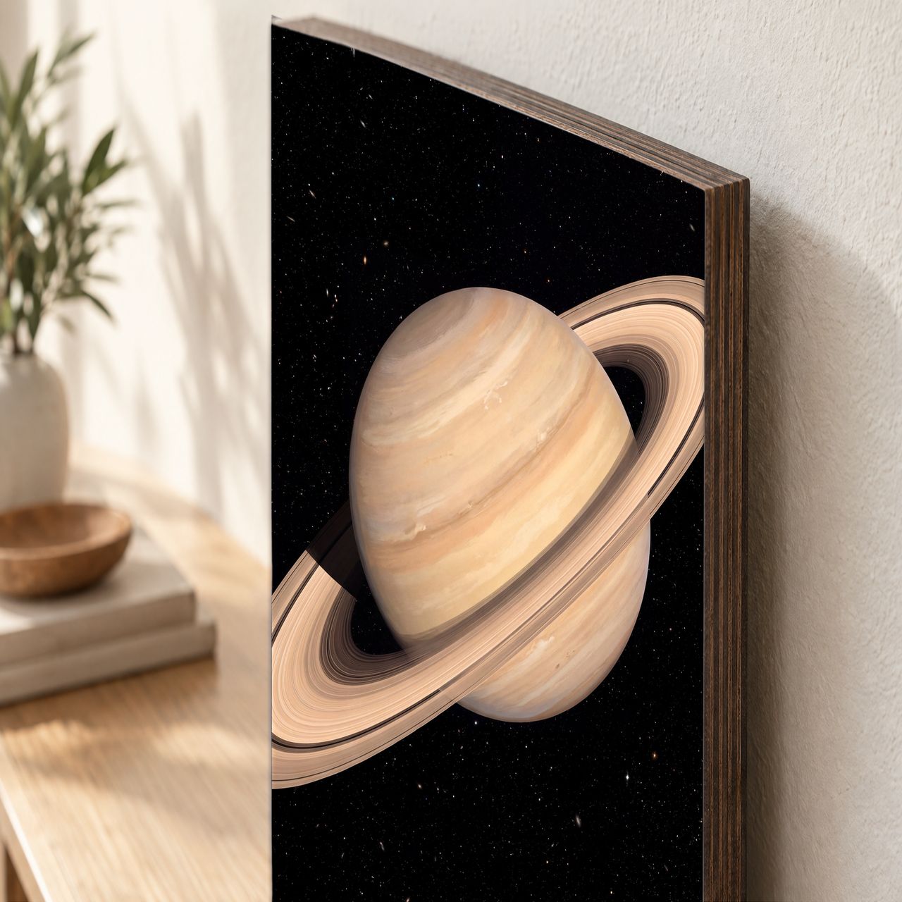 Holzposter Saturn mit Ringen aus echtem Holz, 8–10 mm stark, mit sichtbarer Holzkante