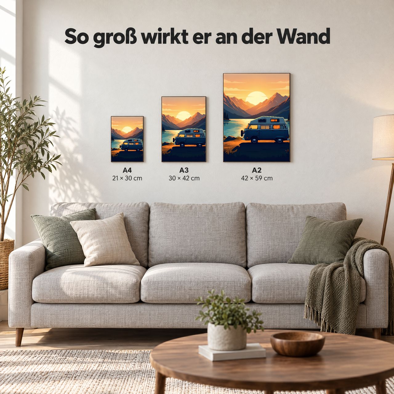 Holzposter Slateblauer Camper am Morgensee in A4, A3 und A2 an der Wand über dem Sofa: so groß wirkt er