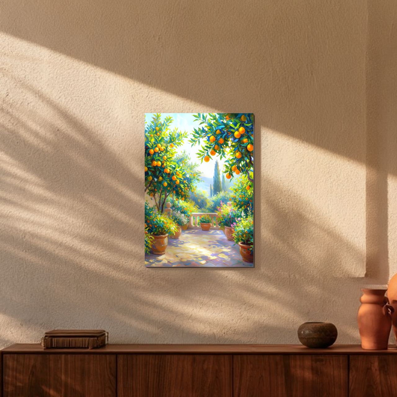 Terrassen-Zitrusgarten im Sonnenlicht Holzposter an der Wand im sonnigen Wohnzimmer